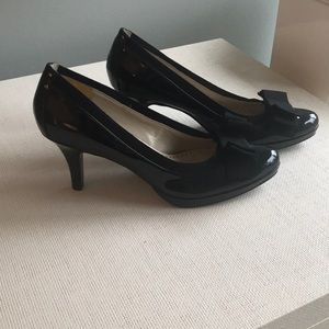 Black patent leather heels with black bow